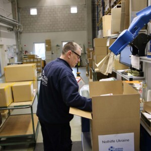 Juzo unterstützt Ukraine Packen der Pakete