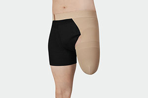 Uomo indossa copri moncone Juzo Expert Cotton