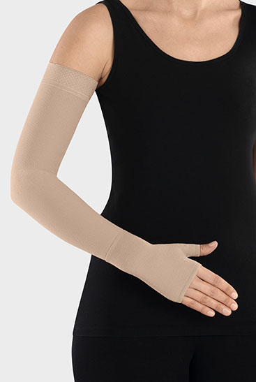 Juzo Expert Seamless with thumb stub in combination with compression sleeve Gauntlet with thumb stub in combination with compression sleeve colour almond